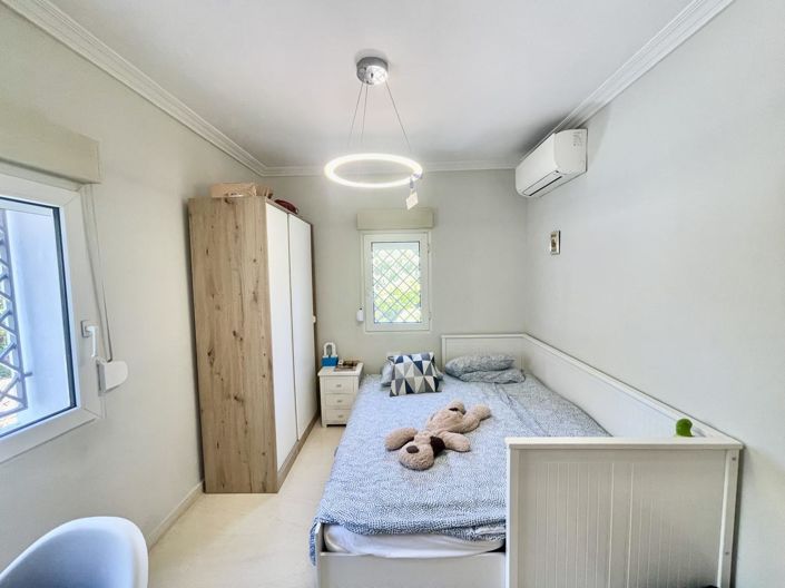 Image No.15-5 Bed Property for sale