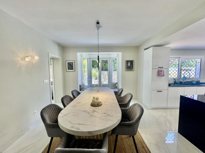 Image No.2-5 Bed Property for sale