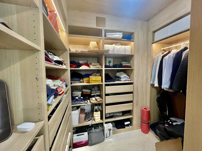 Image No.22-5 Bed Property for sale