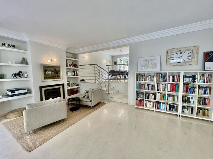 Image No.30-5 Bed Property for sale