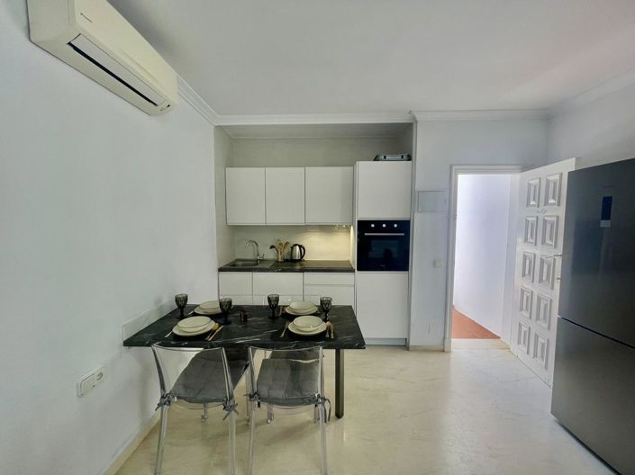 Image No.8-5 Bed Property for sale