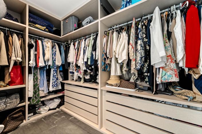 Image No.14-3 Bed Property for sale