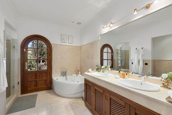 Image No.31-4 Bed Property for sale