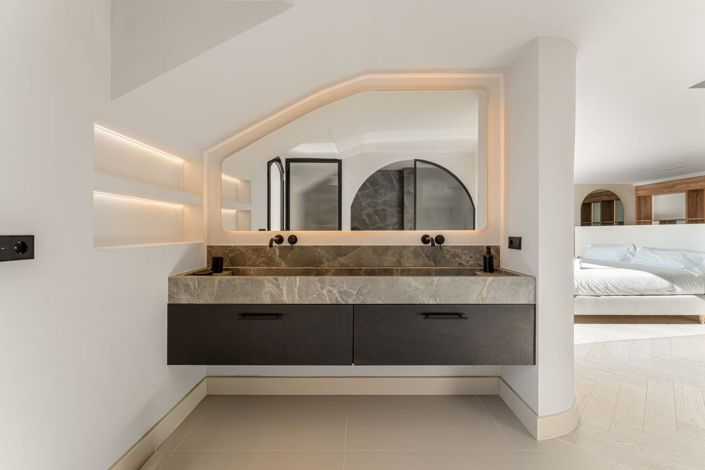 Image No.15-4 Bed Property for sale