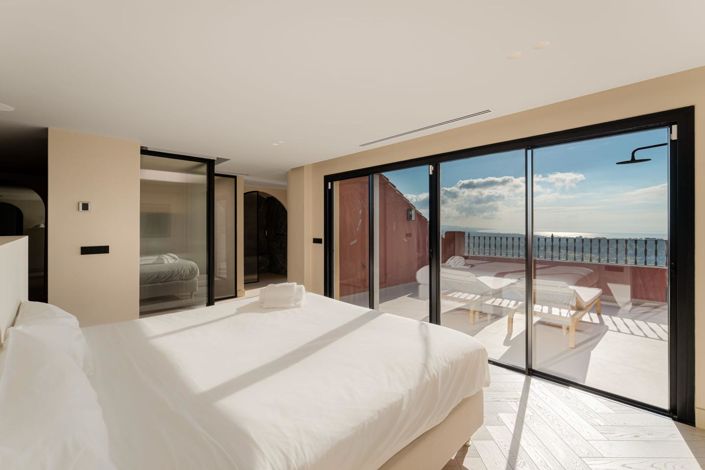 Image No.24-4 Bed Property for sale