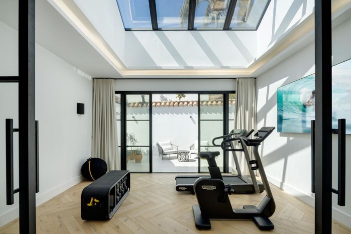 Image No.20-5 Bed Property for sale