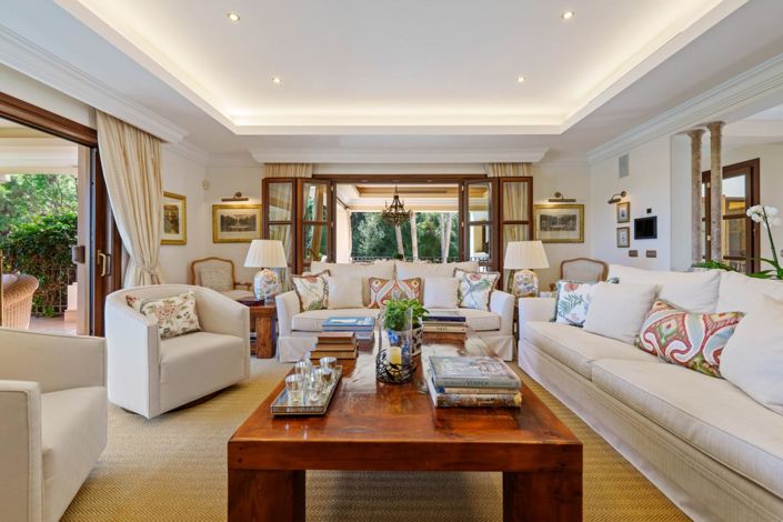 Image No.18-6 Bed Property for sale