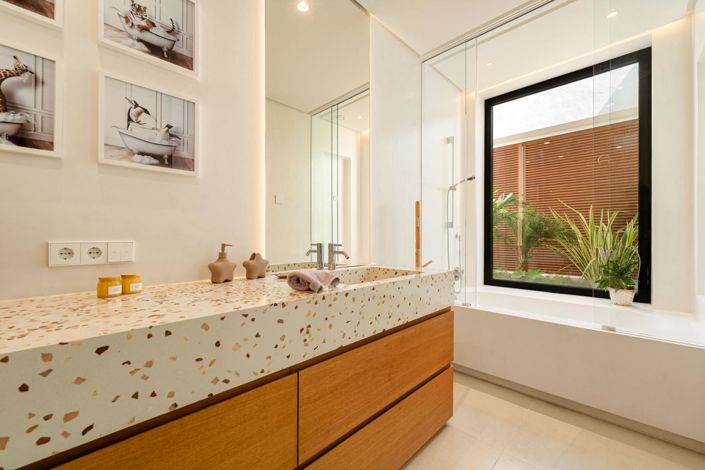 Image No.3-6 Bed Property for sale