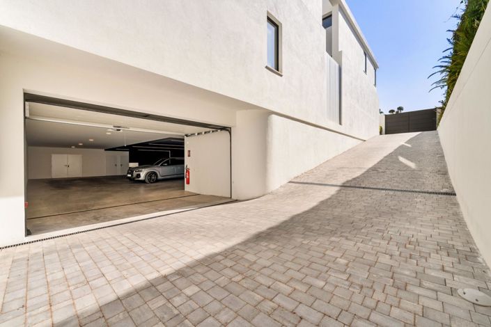 Image No.32-6 Bed Property for sale