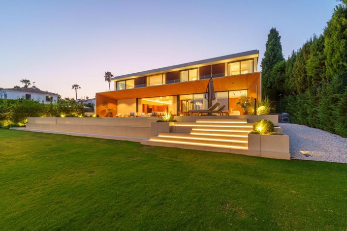 Image No.35-6 Bed Property for sale