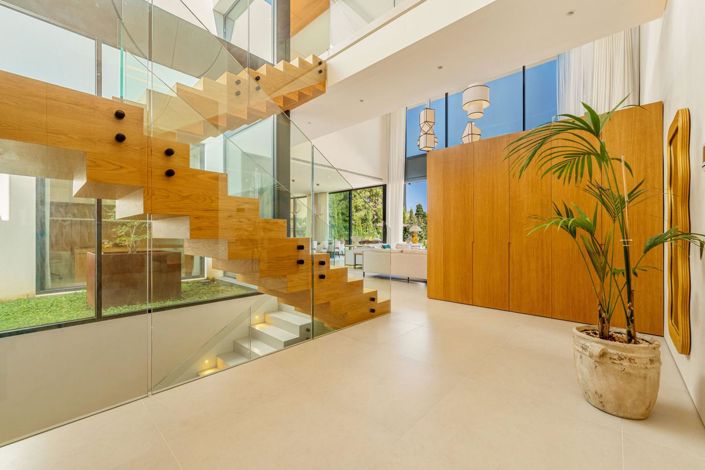 Image No.7-6 Bed Property for sale