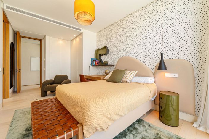 Image No.9-6 Bed Property for sale