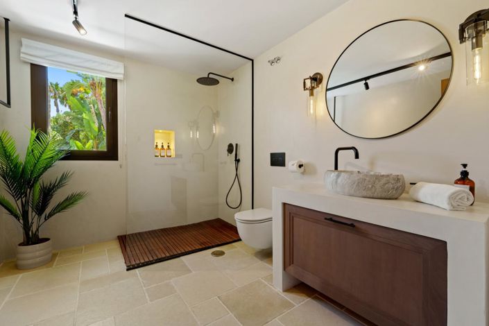 Image No.23-6 Bed Property for sale