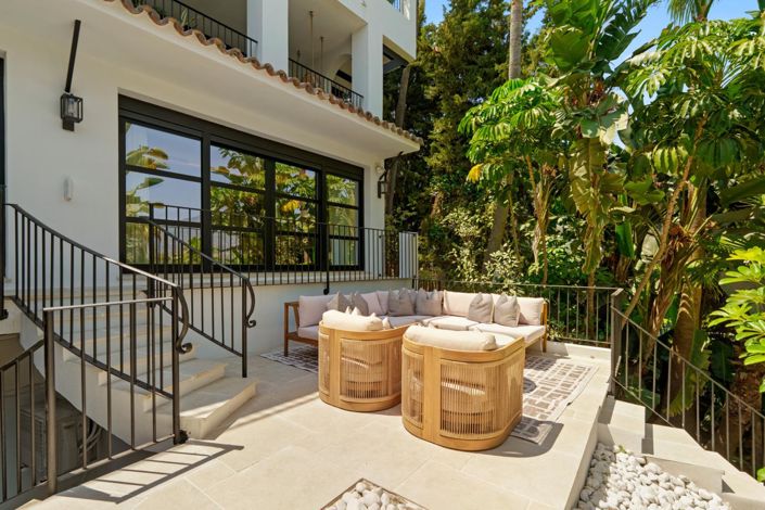 Image No.37-6 Bed Property for sale