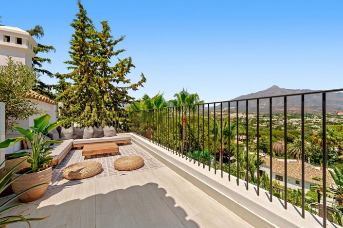 Image No.45-6 Bed Property for sale