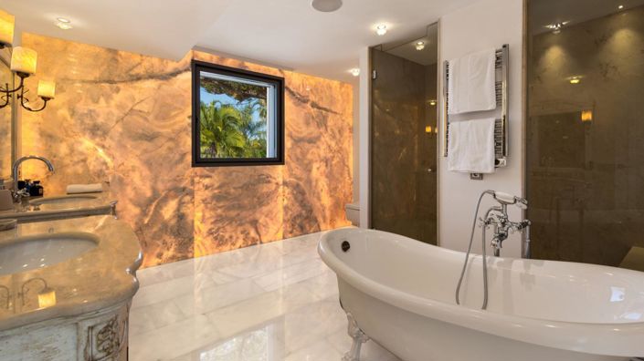 Image No.15-6 Bed Property for sale