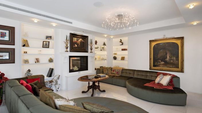 Image No.8-6 Bed Property for sale