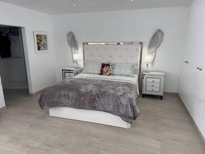 Image No.17-5 Bed Property for sale