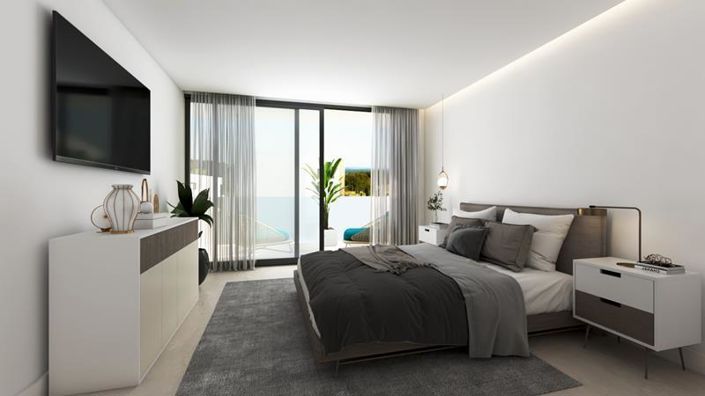 Image No.2-4 Bed Property for sale