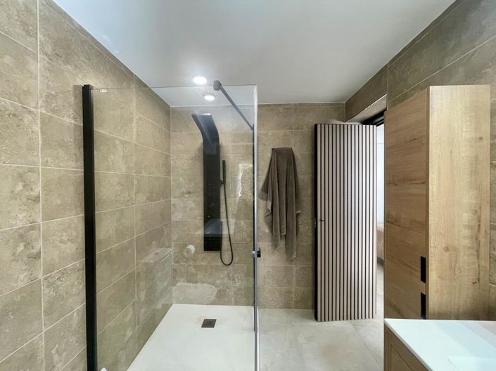 Image No.26-3 Bed Property for sale