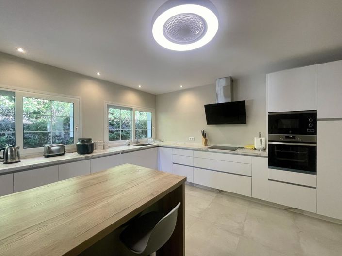 Image No.27-3 Bed Property for sale