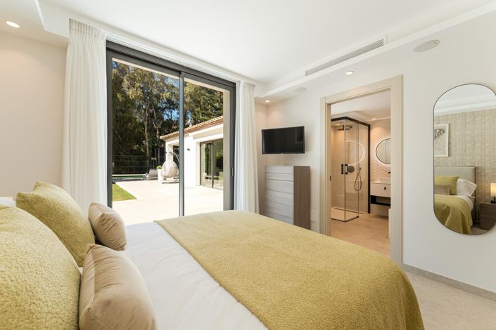 Image No.20-5 Bed Property for sale