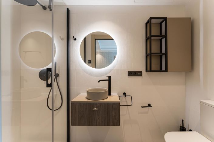 Image No.22-5 Bed Property for sale