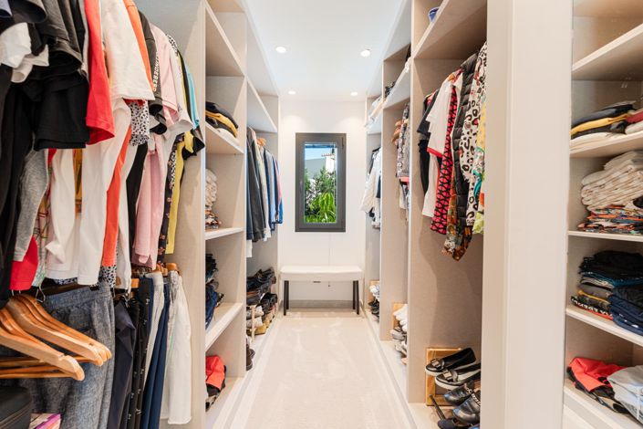 Image No.25-5 Bed Property for sale