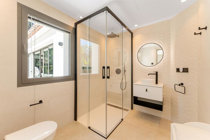 Image No.34-5 Bed Property for sale