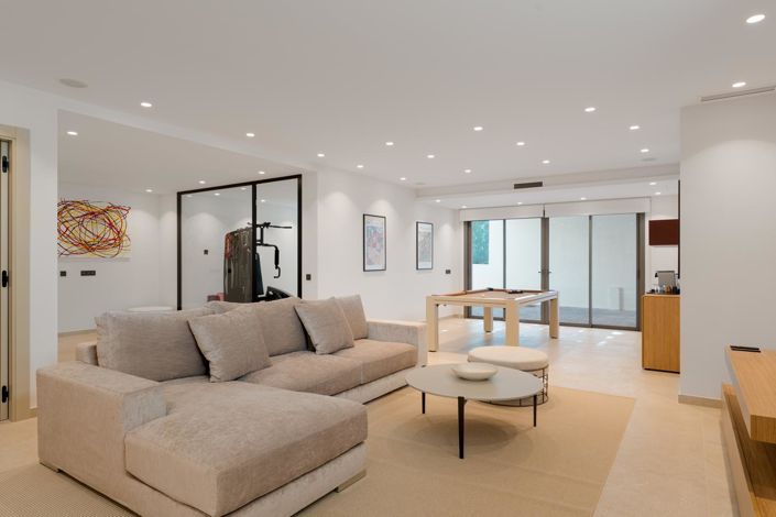 Image No.40-5 Bed Property for sale