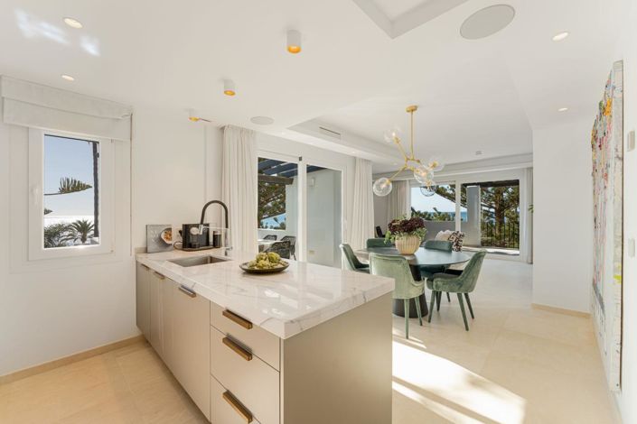 Image No.11-3 Bed Property for sale