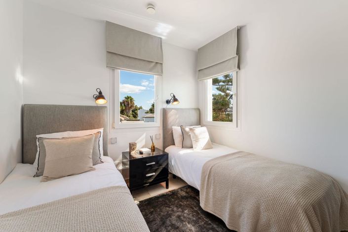 Image No.12-3 Bed Property for sale