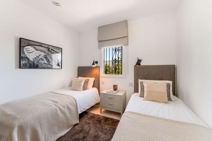 Image No.14-3 Bed Property for sale