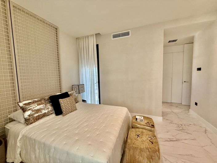 Image No.9-3 Bed Property for sale