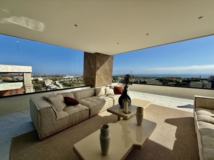 Image No.2-5 Bed Property for sale