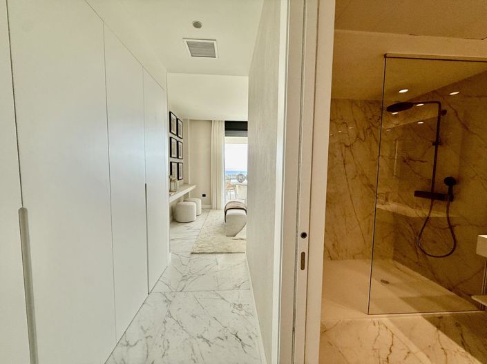 Image No.23-5 Bed Property for sale