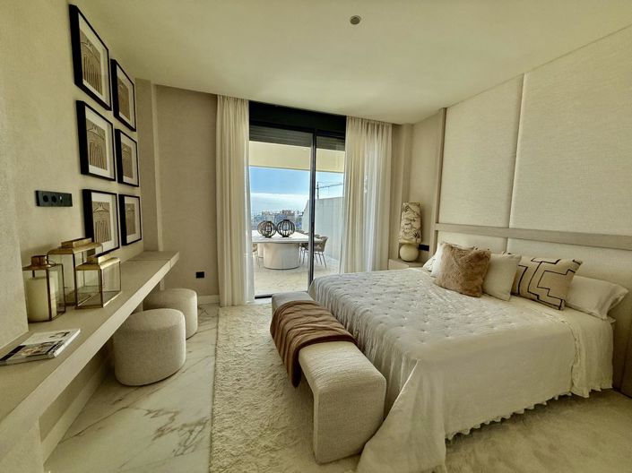 Image No.24-5 Bed Property for sale