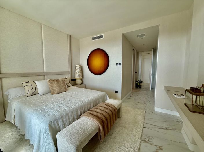 Image No.27-5 Bed Property for sale