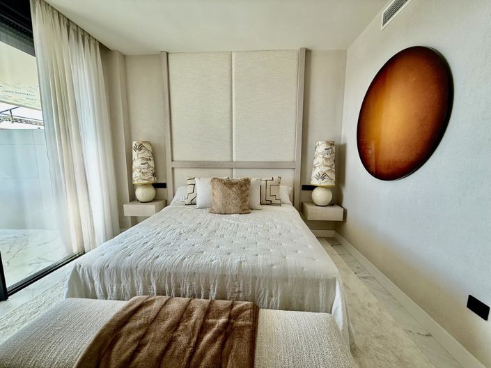 Image No.28-5 Bed Property for sale