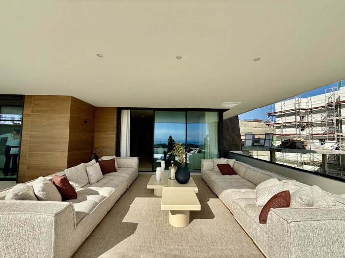 Image No.5-5 Bed Property for sale