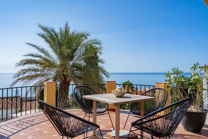 Image No.23-7 Bed Property for sale