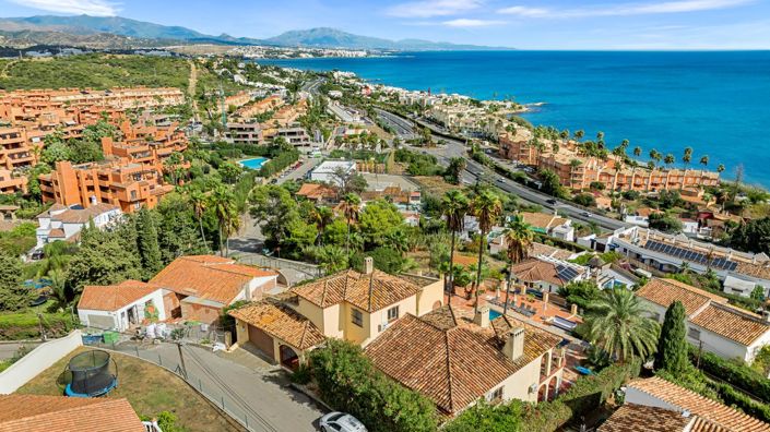 Image No.27-7 Bed Property for sale