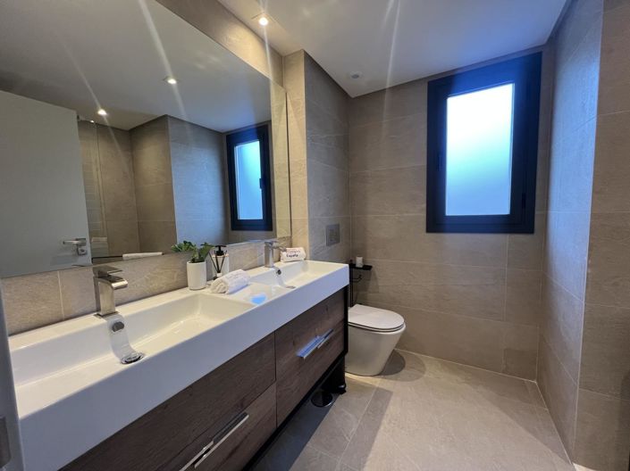 Image No.12-2 Bed Property for sale