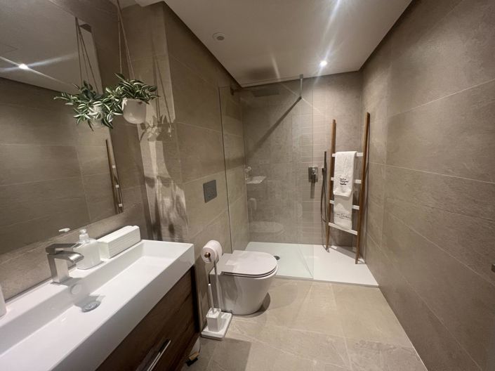 Image No.17-2 Bed Property for sale