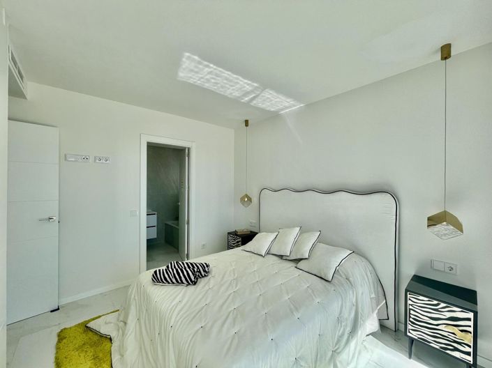 Image No.20-3 Bed Property for sale