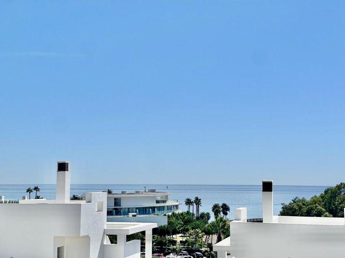 Image No.29-3 Bed Property for sale