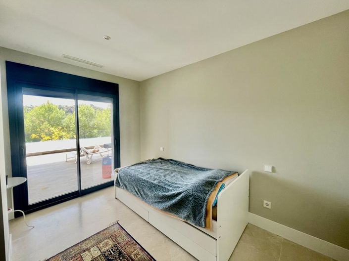 Image No.23-2 Bed Property for sale