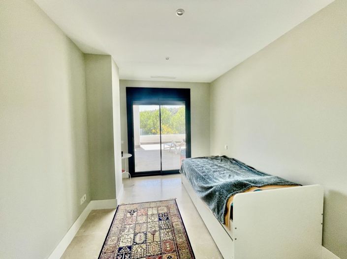 Image No.23-2 Bed Property for sale