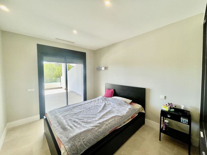 Image No.30-2 Bed Property for sale