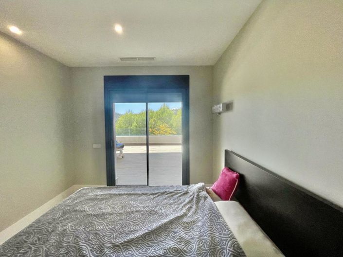 Image No.32-2 Bed Property for sale